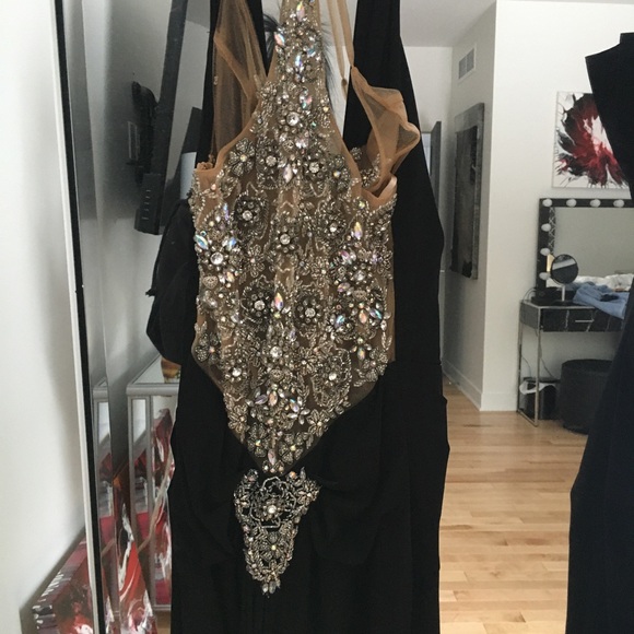 STUNNING BLACK GOWN WITH EMBELLISHMENTS - Picture 4 of 5